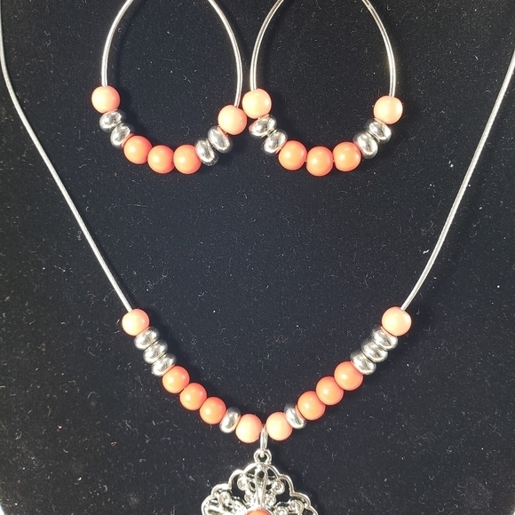 Elegant Silver and Coral Beaded Jewelry Set - Picture 7 of 11